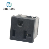 Suministros Eléctricos Estándar Americanos, Enchufe de Extensión de 1 Salida, 20A, 125V, Material PA66 para Diseño Oculto, Uso Industrial