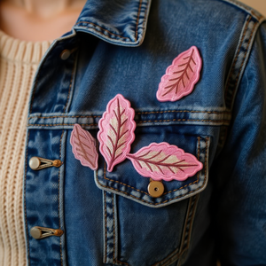 Appliques brodées en forme de feuille d'Ilan, 6x3cm, rose, pour la décoration de vêtements - Product Image 3