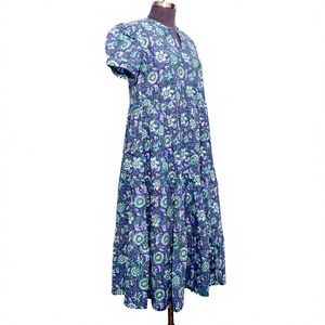 Vestido midi de mujer 100% algodón con estampado floral, manga casquillo, corte A, ajuste holgado, cuello con orificio, informal de verano, tejido de viscosa y poliéster. - Product Image 4