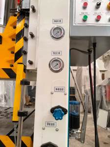 <span class=keywords><strong>Presse</strong></span> hydraulique NEWPOWER 200 tonnes, <span class=keywords><strong>presse</strong></span> hydraulique <span class=keywords><strong>à</strong></span> 4 colonnes avec commande PLC pour le formage industriel - Product Image 4