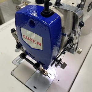 Máquina de coser plana de alimentación compuesta de aguja única (arriba y abajo) para cuero artificial, cuero y lona RN-0303D - Product Image 3
