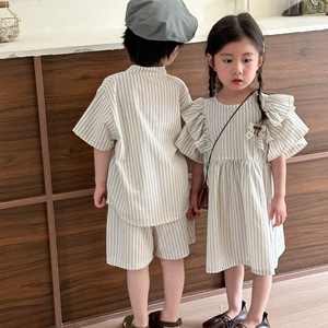 Vente en gros – Nouveauté été 2026 : Ensembles rayés 2 pièces pour enfants – Robes pour sœurs et frères - Product Image 4