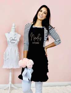 ผ้ากันเปื้อนผ้าฝ้ายสีชมพูแบบกำหนดเองสำหรับผู้หญิง ใช้ในครัวและร้านเสริมสวย พร้อมระบายและกระเป๋า  โลโก้แบบกำหนดเอง ผ้าส่วนตัว ของขวัญสำหรับพนักงานต้อนรับ - Product Image 2