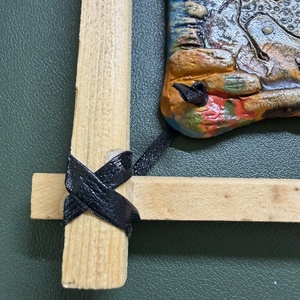 Decorazione Murale in Argilla con Petrogлиfici Fatti a Mano e Cornice in Legno: Talismano Antico per Manifestazione e Ornamento Sospeso per Purificazione Spirituale - Product Image 6