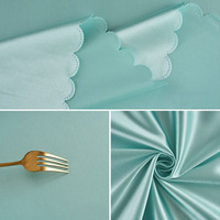 Nappe de table carrée en polyester, épaisse, unie, personnalisable, moderne, pour conférences, hôtels, restaurants, expositions, activités, bureaux et stands.