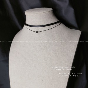 สร้อยคอหนังสีดำวินเทจแบบสองชั้นพร้อมจี้คริสตัลสำหรับผู้หญิง สไตล์คล้องคอและกระดูกไหปลาร้า - Product Image 3