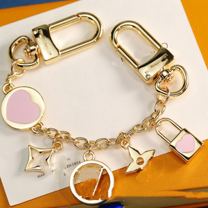 Llavero de Lujo con Candado y Llave Esmaltados en Oro, Elegante Llavero con Candado de Esmalte Rojo, Colgante para Bolso, Accesorio de Moda para Mujer, Regalo - Product Image 4
