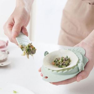 Outil manuel personnalisé en forme de poisson pour la fabrication de peaux d'empanadas et de raviolis - Product Image 2