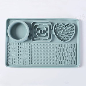 2 in 1 <b>Large</b> Suction <b>Cup</b> Pet Anti-tear Slow Feeding Mat Licking Mat Silicone Slow Feeding Mat Cat and Dog Placemat - Product Image 5