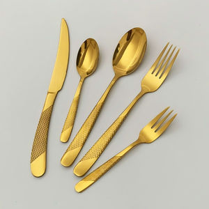 Juego de cubiertos de acero inoxidable dorado al por mayor, cuchillo, cuchara y tenedor, para el regreso a clases, empaque personalizado sostenible - Product Image 1