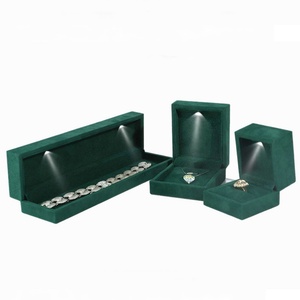 Nouvelle boîte à bijoux rectangulaire en flanelle avec éclairage LED, boîte d'emballage pour bagues, pendentifs, colliers, bracelets, rangement - Product Image 2