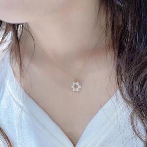 Collier de perles léger de luxe pour femmes avec chaîne de clavicule Superbe donuts Guirlandes de fleurs naturelles Nouveauté - Product Image 3