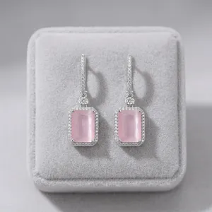 Boucles d'oreilles créoles Bhargavi en laiton avec diamants américains, bijoux de mode indiens tendance pour mariages, vente en gros - Product Image 3