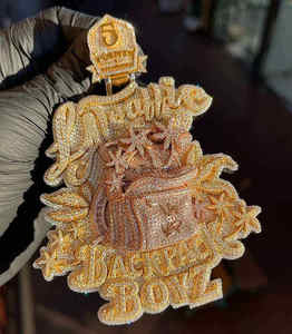 จี้กางเขนวินเทจแบบสั่งทำพิเศษ ประดับเพชรโมอิสซาไนต์ เงินแท้ 925  แบบ Iced Out VVS สไตล์ฮิปฮอป สร้อยคอสำหรับทั้งชายและหญิง - Product Image 1