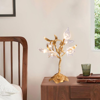 Lampe de table de luxe en laiton en forme de branche d'arbre avec abat-jour en verre soufflé à la main, lampe de chevet LED pour la décoration de la maison