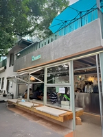 Puertas y Ventanas Plegables Modernas de Aluminio y Vidrio, Ideales para Salas de Estar y Cafeterías
