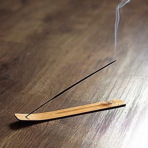 Porte-encens en bois de qualité export avec cendrier pour la décoration spirituelle et religieuse, disponible à prix réduit - Product Image 3