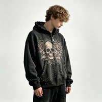 Sweat à capuche zippé noir imprimé roses et crânes, coupe lourde, délavé à l'acide, style gothique streetwear, ourlet déchiré, veste homme style punk