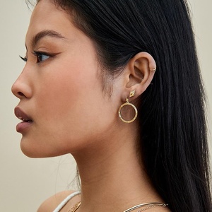 Pendientes de aro grandes populares chapados en oro 18K simples con latón - Product Image 6