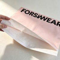 Sac d'emballage personnalisé en CPE rose mat avec fermeture éclair, pochette refermable en plastique pour vêtements, t-shirts, sweats à capuche et autres articles vestimentaires