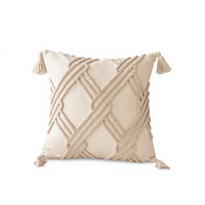 Coussin décoratif bohème carré 100% coton, motif géométrique cousu, pompons, non toxique, personnalisable, lavable - Product Image 1