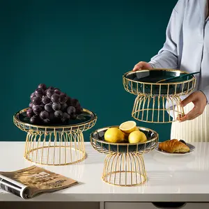 Plateaux de rangement Nordic Luxury Modern Snacks Cake Dinner Plate Céramique Metal Tea Food Decorative Gold Fruit Home Storage Trays