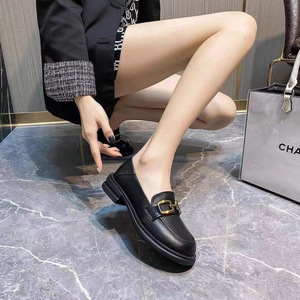 2025 printemps nouveau Style britannique mocassins pour femmes chaussures plates en cuir noir à semelle souple avec semelle intérieure antidérapante (PU) simple à enfiler - Product Image 4