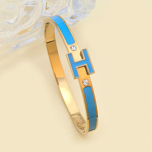 Bracelet de luxe classique rétro en acier inoxydable et titane avec boucle de marque - Product Image 5