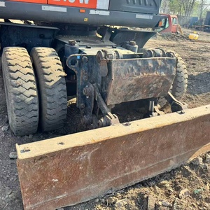 Excavatrice sur roues Hitachi, carrosserie rouge, équipement de construction d'occasion, poids opérationnel de 12 tonnes - Product Image 6