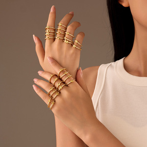 Tốt Tinh Tế Nhỏ Nhỏ Solitaire Nhỏ 14K Vàng Kim Cương Cubic Zirconia Paved Thư Bảng Chữ Cái Ban Đầu Có Thể Điều Chỉnh Ngón Tay Nhẫn - Product Image 3