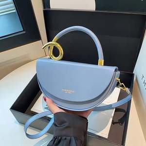 Bolso de mano de nailon ligero e impermeable 2025, moderno bolso cruzado a rayas con correa ajustable, espacioso pero delgado para - Product Image 5