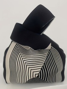 Bolso de punto con bloques de color y diseño geométrico triangular para mujer, bolso de mano tejido, bolso tote informal de un solo hombro - Product Image 4