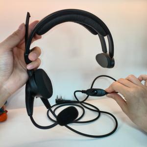 BQ-K017 4G PoC đài phát thanh Walkie Talkie toàn cầu Tai nghe có dây với <span class=keywords><strong>microphone</strong></span> và tai nghe vật liệu nhựa 12 tháng bảo hành - Product Image 1