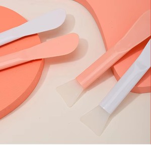 Brocha de Silicona de Doble Punta para Mascarillas Faciales, Mini Herramienta Blanca para Limpiar Mascarillas Líquidas Cosméticas - Product Image 1
