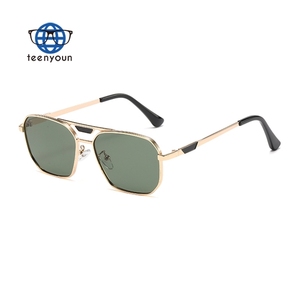 <span class=keywords><strong>Occhiali</strong></span> <span class=keywords><strong>da</strong></span> <span class=keywords><strong>sole</strong></span> di lusso <span class=keywords><strong>da</strong></span> uomo in metallo esagonale 2024 protezione Uv doppio ponte <span class=keywords><strong>occhiali</strong></span> <span class=keywords><strong>da</strong></span> <span class=keywords><strong>sole</strong></span> all'ingrosso - Product Image 3