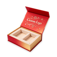 Boîte cadeau à fermeture magnétique rouge et or avec logo personnalisé, impression sur le couvercle intérieur et motif flocon de neige et feu d'artifice pour emballage de vente au détail