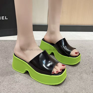 Sandales décontractées pour femmes, nouvelles pantoufles d'été à semelle épaisse - Product Image 2