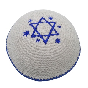 Venta al por mayor de Kippah de Ganchillo para <span class=keywords><strong>Hombre</strong></span>, Gorro Judío Tejido <span class=keywords><strong>a</strong></span> Mano, Yarmulka, Kippot, Kipa para Boda Judaica, 100% Algodón con Imagen de Estrella de David - Product Image 3