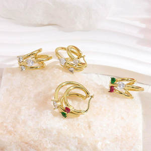 Pendientes de aro de acero inoxidable chapados en oro de 18 quilates con forma de corazón <span class=keywords><strong>Multicolor</strong></span> Zirconia Triple Grab CC Pendientes de aro simples y elegantes - Product Image 4