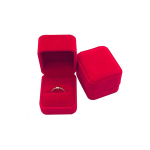 Vente en gros Boîte à bijoux en velours pour bagues Boîte d'emballage cadeau élégante pour bagues de fiançailles - Product Image 4