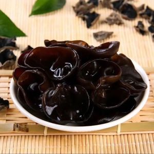 Patrón de alimentos secos y frescos de hongo negro con <span class=keywords><strong>sabor</strong></span> seco empaquetado en una bolsa - Product Image 3