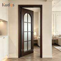 Klassieke gebogen glazen houten enkelvoudige binnendeur met matglas, draaideur voor slaapkamer, villa, badkamer, keuken, huis