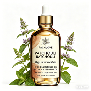 Olio Essenziale di Patchouli 100% Puro - Grado Terapeutico, Distillato a Vapore, Olio Aromaterapico per Cura della Pelle, Massaggi e Profumazione per Tutti i Tipi di Pelle - Product Image 1