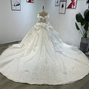 Robe de mariée de luxe scintillante style elfe avec applique en dentelle 3D perlée, jupe à volants et nœud Wm02 - Product Image 4