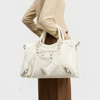 Sac bandoulière biker rétro clouté pour femme, en cuir véritable, grande capacité, avec fermeture éclair, le plus vendu
