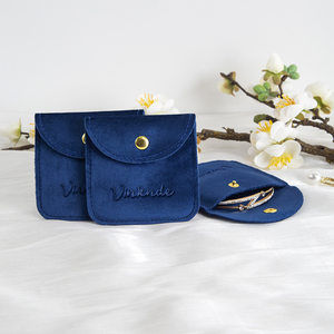 Pochette élégante en velours bleu foncé 6,5x6,5 cm avec bouton doré, mini sac cosmétique et de rangement - Product Image 1