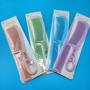 Peines de plástico coloridos, peines de maquillaje para el hogar y peines de PVC son productos más vendidos en tiendas de dos dólares. - Product Image 5