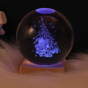 Bola de Cristal Grabada, Lámpara Nocturna Moderna, Base Luminosa LED con Láser USB, Regalo Navideño - Product Image 4
