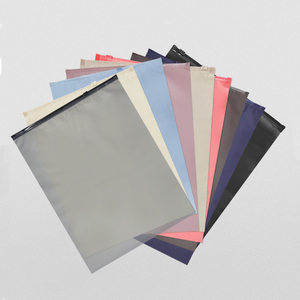 Bolsas de Ropa al por Mayor con Logotipo Personalizado, Bolsas de Plástico Transparente con Cierre Ziplock, Bolsas de Ropa Esmeriladas con Cierre - Product Image 1