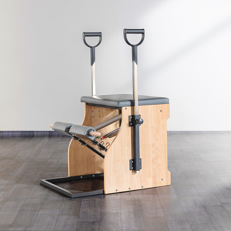 Chaise de stabulation en chêne avec fond en fer.